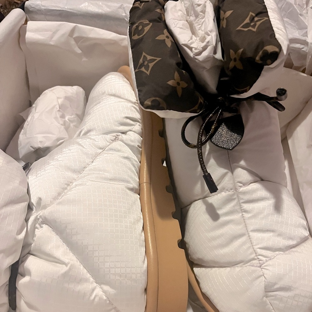 Ordered offline and too big for my feet.
